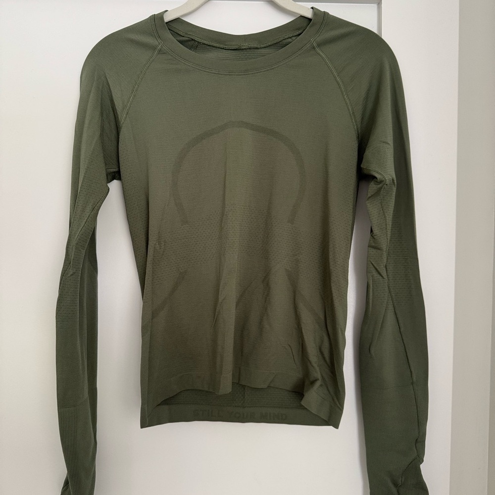Lululemon Swiftly Tech Long-Sleeve Shirt
Waist Length